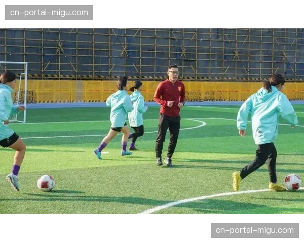 “西甲之星”活动走进校园，鼓励女足青少年参与