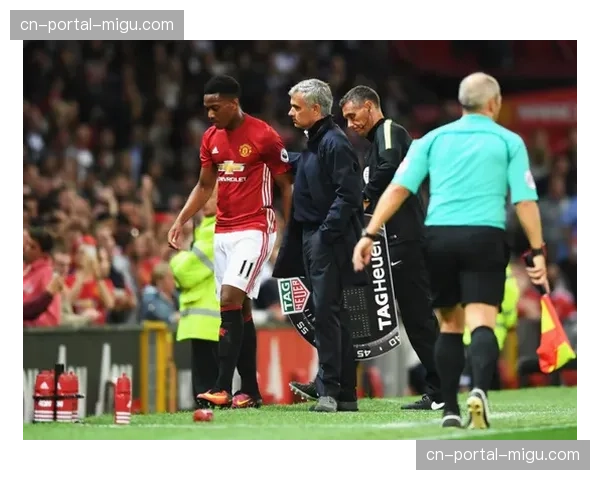 “博洛尼亚与主帅莫塔就续约展开谈判，其攻势足球理念获高层认可”